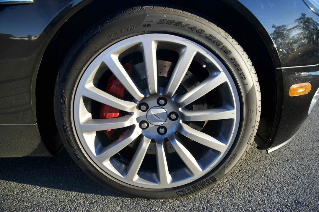 2003 Aston Martin Vanquish 1st Gen - Image 19 of 31