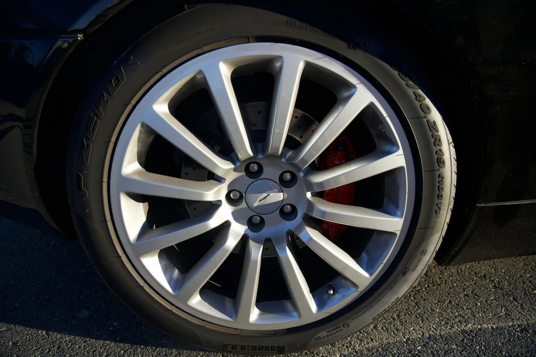 2003 Aston Martin Vanquish 1st Gen - Image 22 of 31