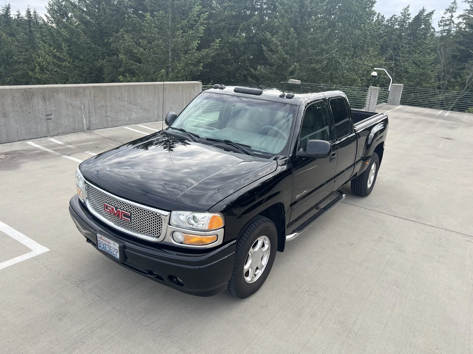 2003 GMC Sierra 2nd Gen - Image 2 of 31