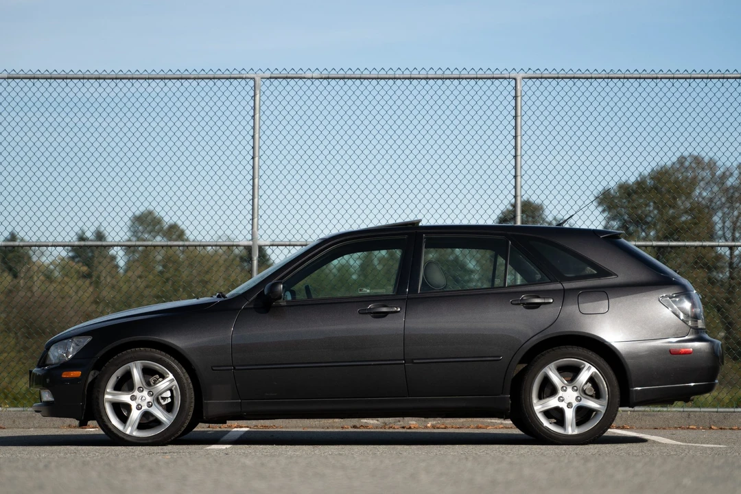 2003 Lexus IS 1st Gen - Image 13 of 31