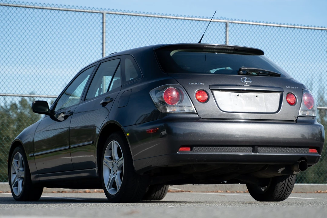 2003 Lexus IS 1st Gen - Image 17 of 31