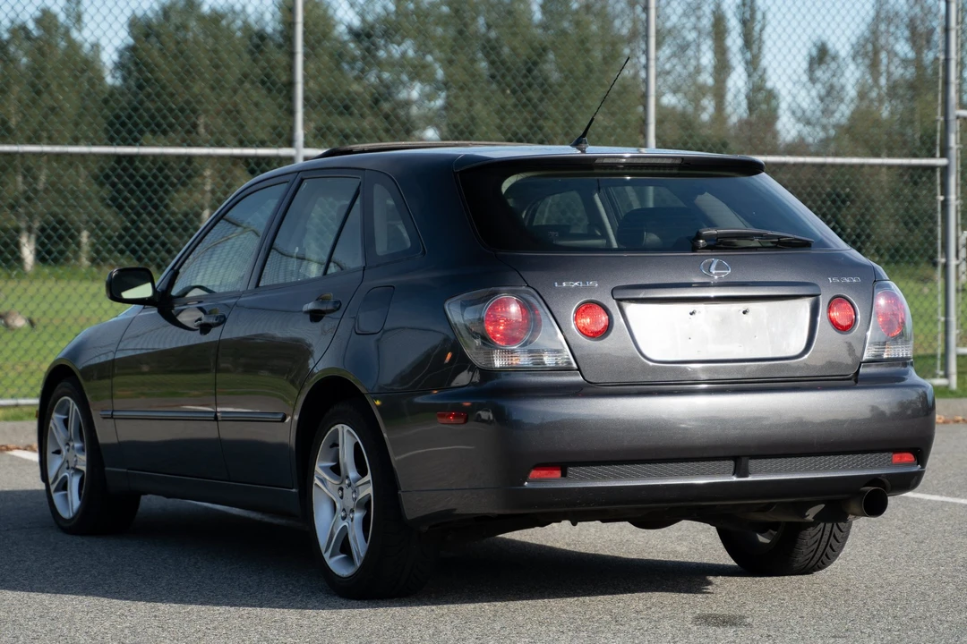 2003 Lexus IS 1st Gen - Image 16 of 31