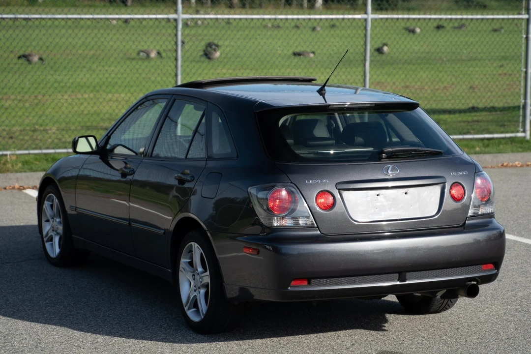 2003 Lexus IS 1st Gen - Image 15 of 31