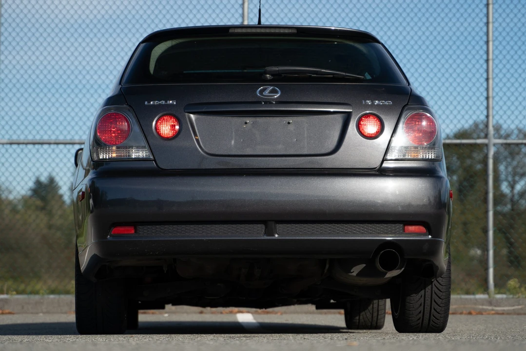 2003 Lexus IS 1st Gen - Image 18 of 31
