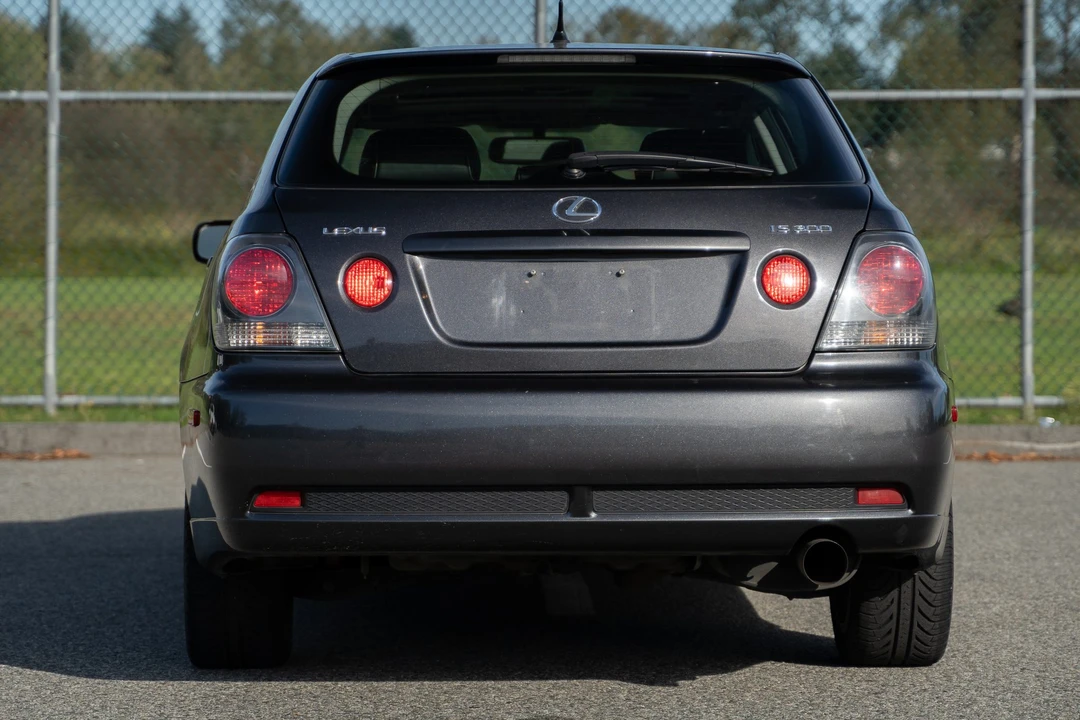 2003 Lexus IS 1st Gen - Image 19 of 31
