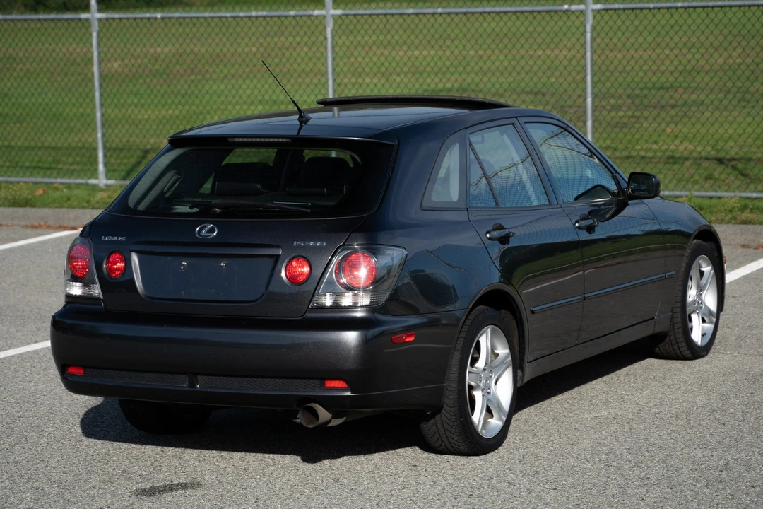 2003 Lexus IS 1st Gen - Image 23 of 31