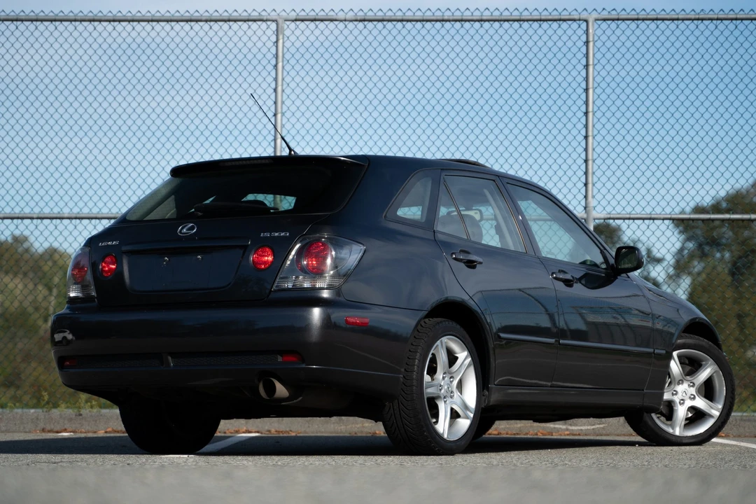 2003 Lexus IS 1st Gen - Image 24 of 31