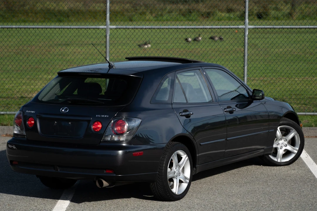 2003 Lexus IS 1st Gen - Image 25 of 31