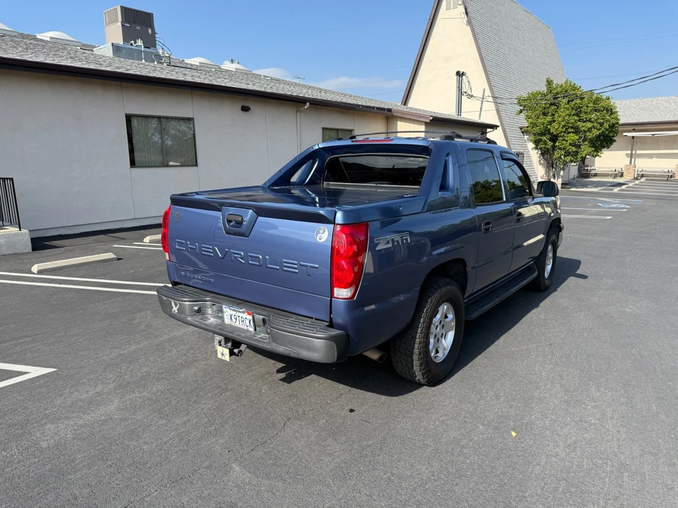 2004 Chevrolet Avalanche - Image 7 of 31