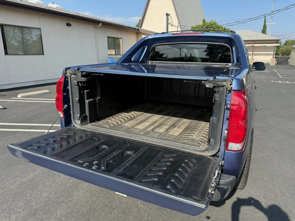 2004 Chevrolet Avalanche - Image 26 of 31