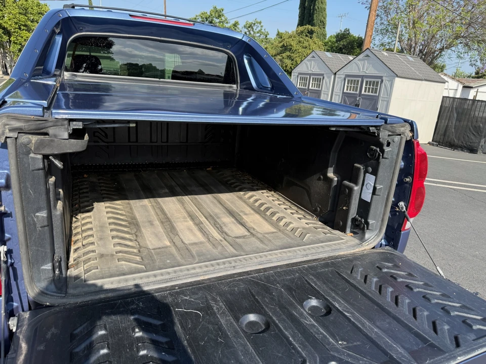 2004 Chevrolet Avalanche - Image 27 of 31