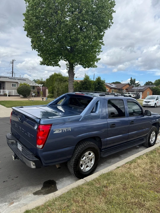 2004 Chevrolet Avalanche - Image 9 of 31