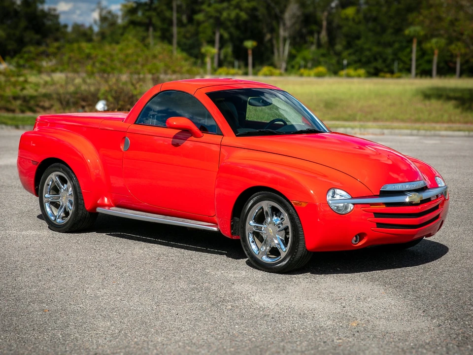 2004 Chevrolet SSR - Image 2 of 31