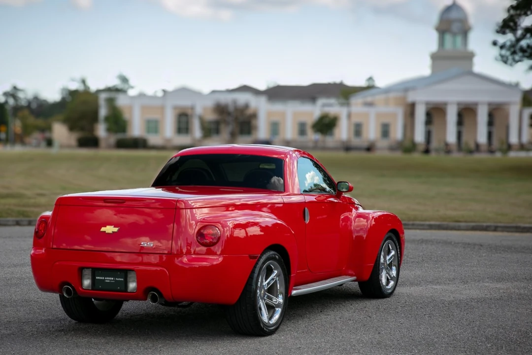 2004 Chevrolet SSR - Image 30 of 31