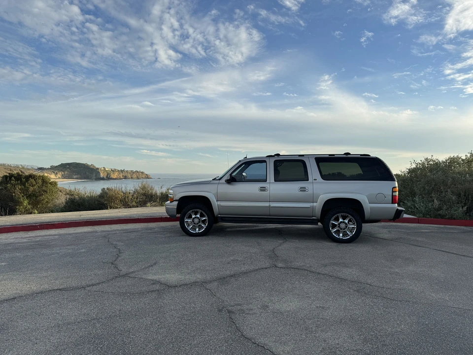 2004 Chevrolet Suburban 9th Gen - Image 14 of 31