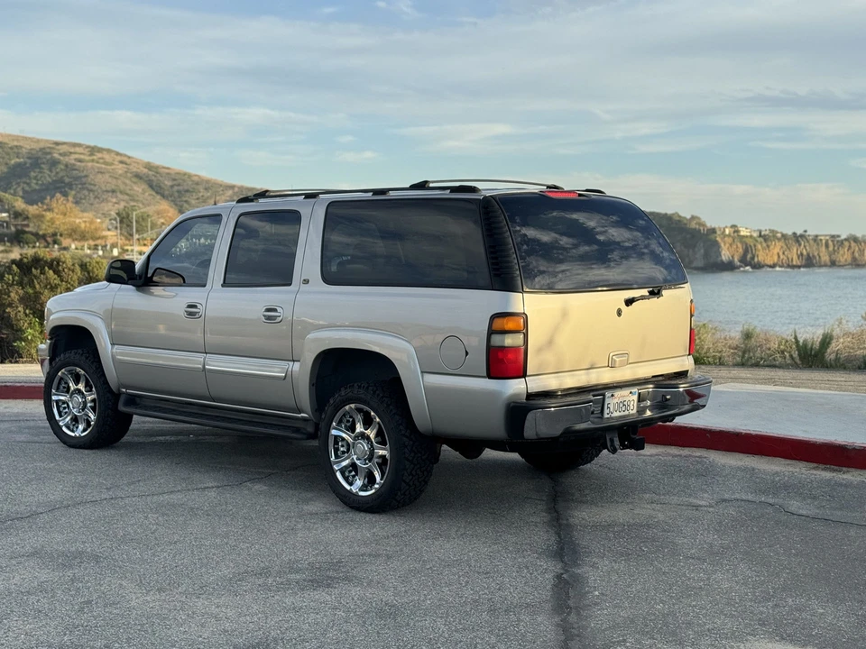 2004 Chevrolet Suburban 9th Gen - Image 15 of 31