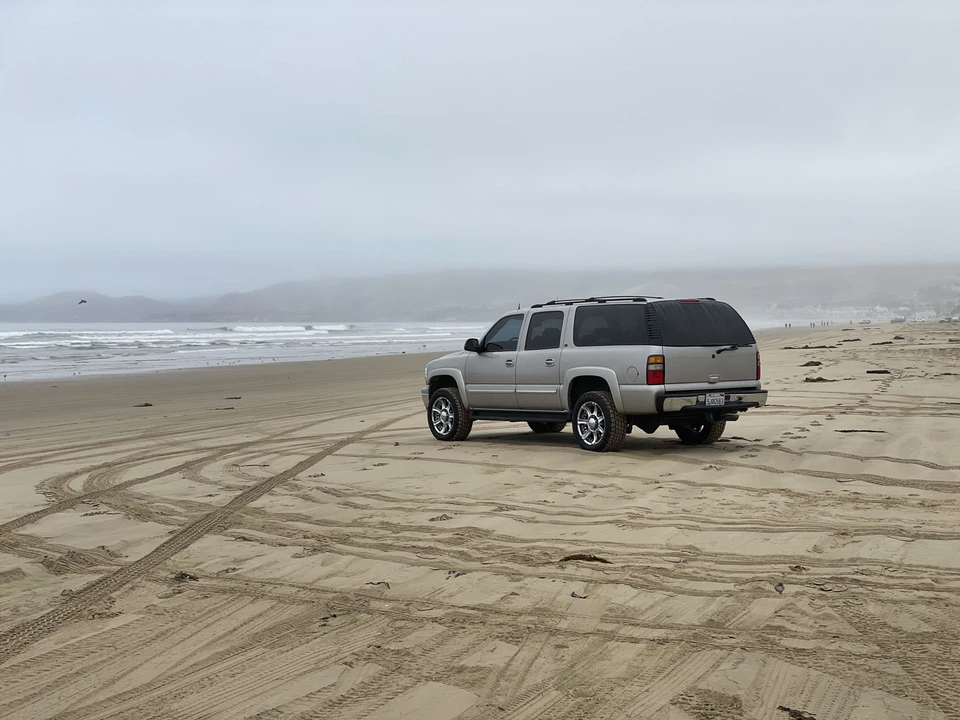 2004 Chevrolet Suburban 9th Gen - Image 16 of 31