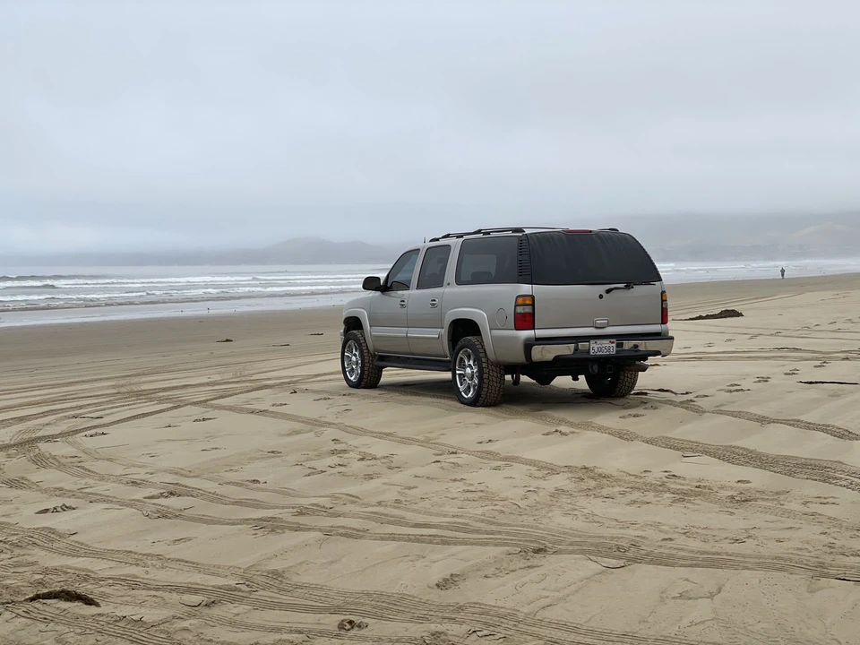 2004 Chevrolet Suburban 9th Gen - Image 17 of 31