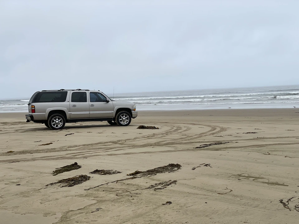 2004 Chevrolet Suburban 9th Gen - Image 19 of 31