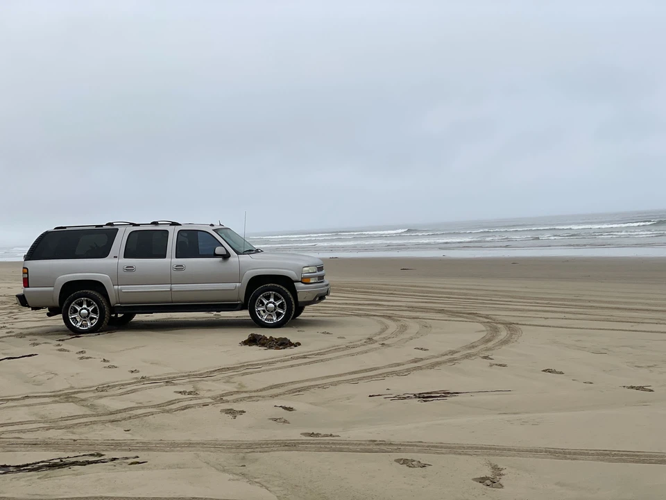 2004 Chevrolet Suburban 9th Gen - Image 20 of 31