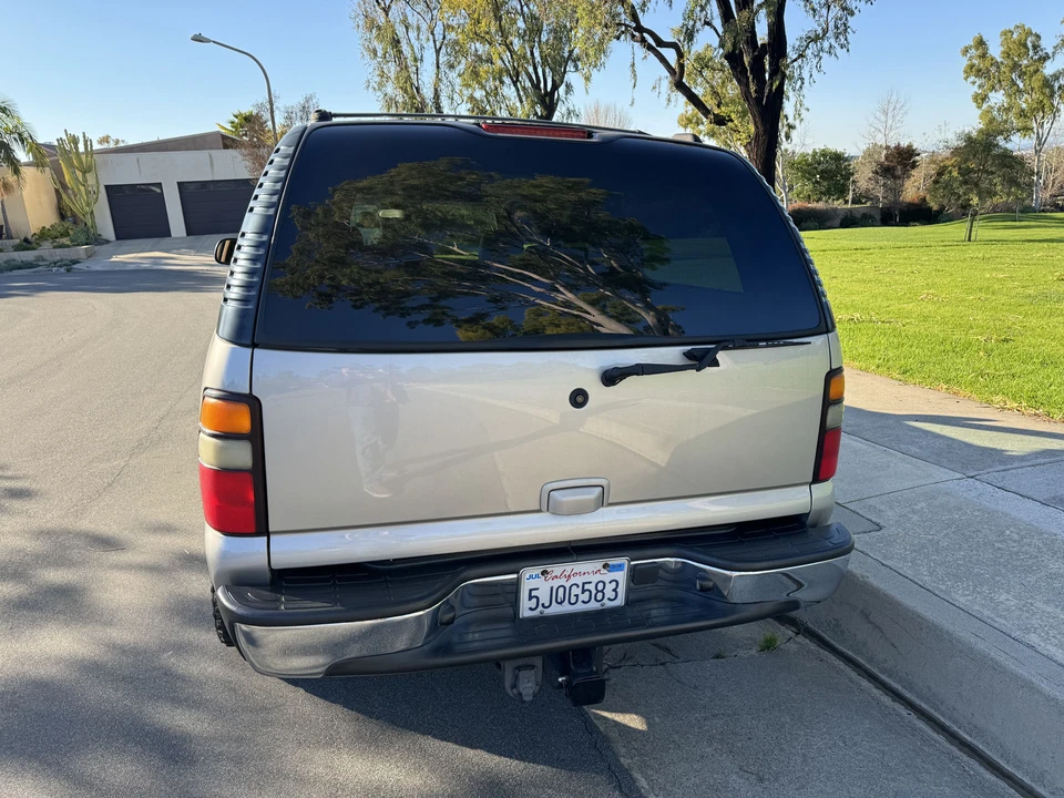 2004 Chevrolet Suburban 9th Gen - Image 21 of 31