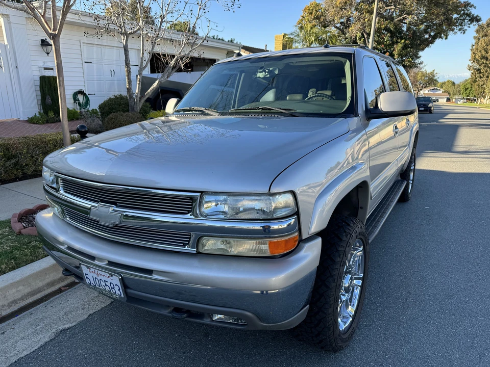 2004 Chevrolet Suburban 9th Gen - Image 25 of 31