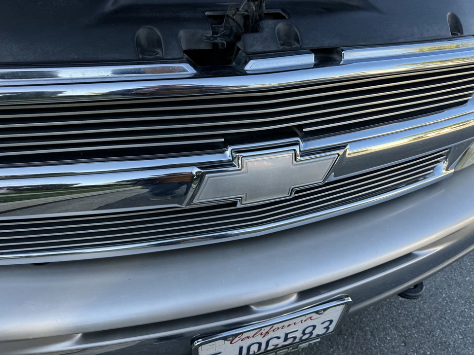 2004 Chevrolet Suburban 9th Gen - Image 26 of 31