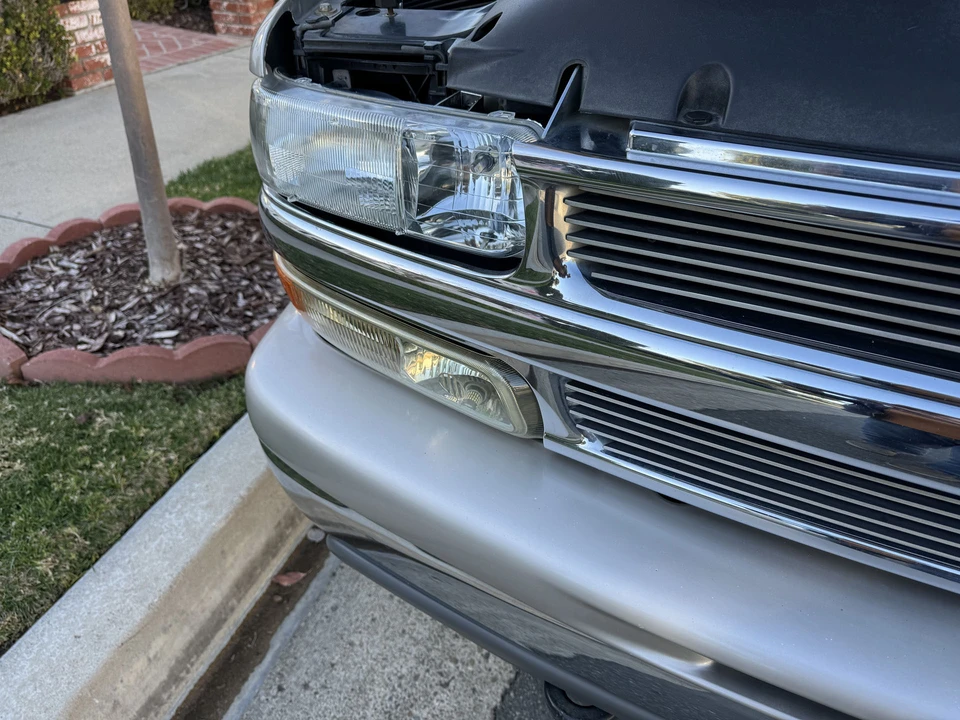 2004 Chevrolet Suburban 9th Gen - Image 27 of 31