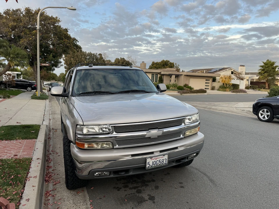 2004 Chevrolet Suburban 9th Gen - Image 3 of 31