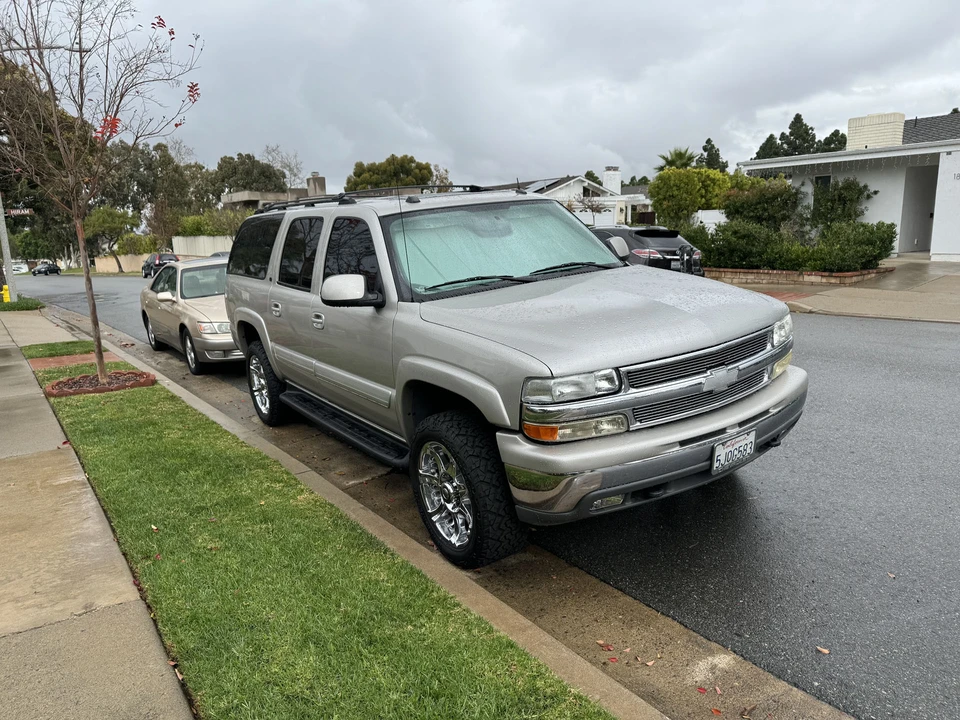 2004 Chevrolet Suburban 9th Gen - Image 4 of 31
