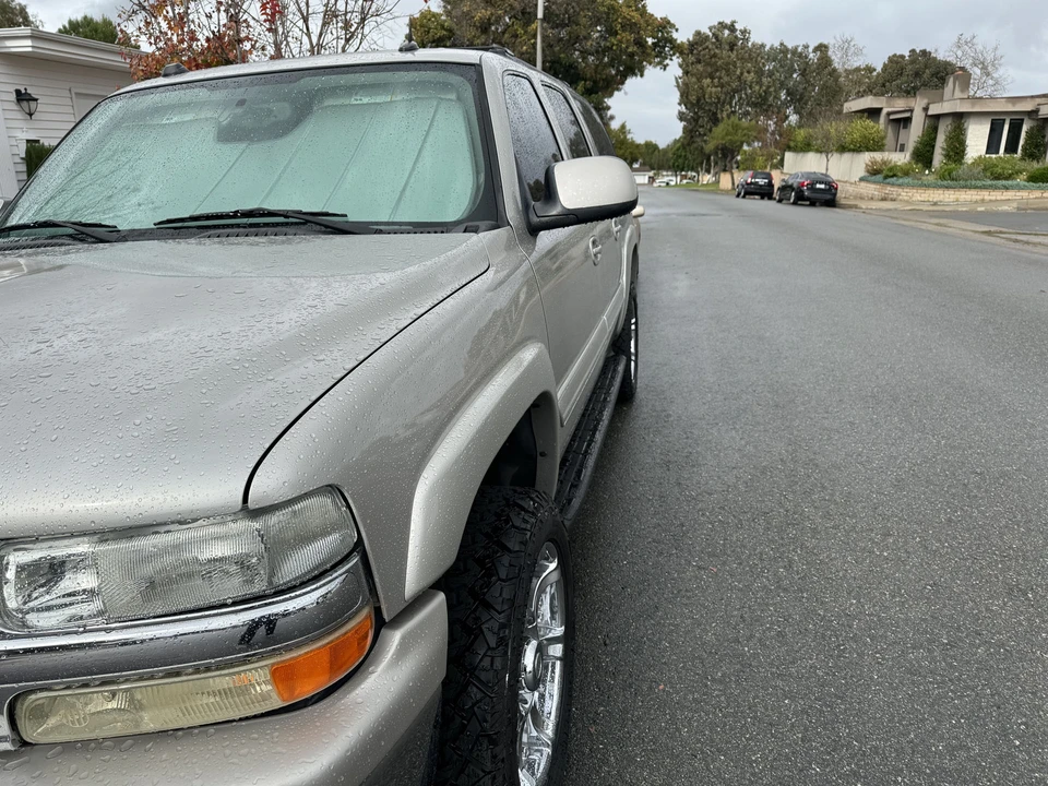 2004 Chevrolet Suburban 9th Gen - Image 6 of 31