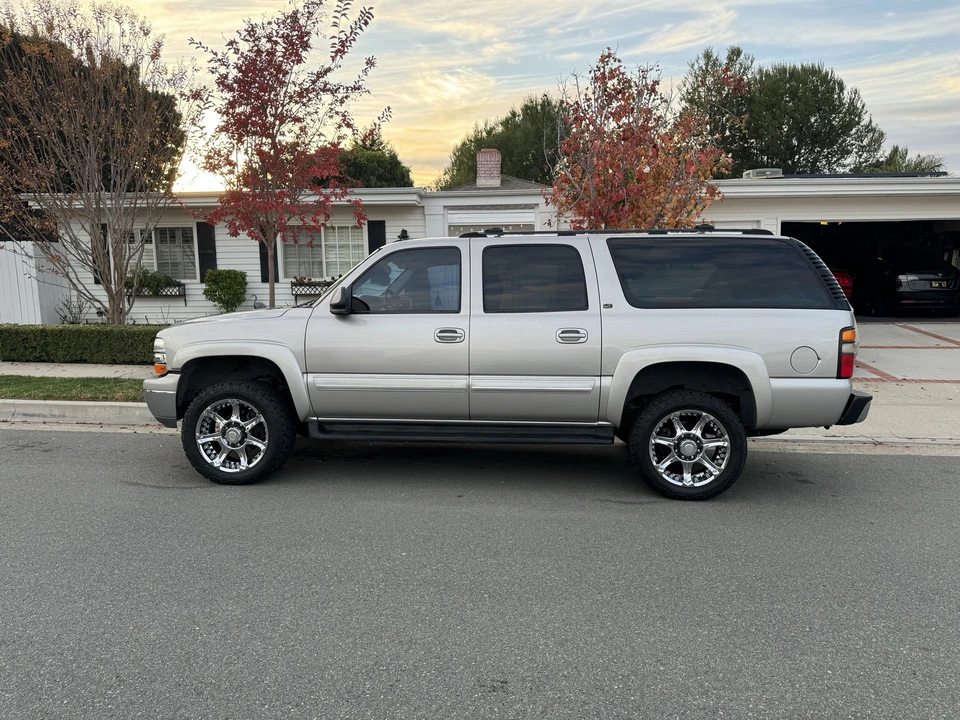 2004 Chevrolet Suburban 9th Gen - Image 7 of 31