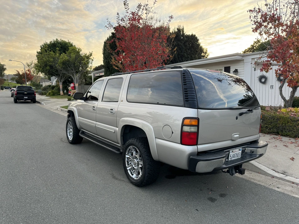 2004 Chevrolet Suburban 9th Gen - Image 8 of 31