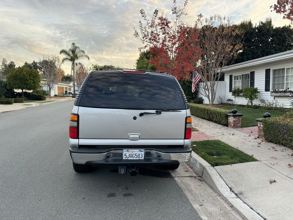 2004 Chevrolet Suburban 9th Gen - Image 10 of 31