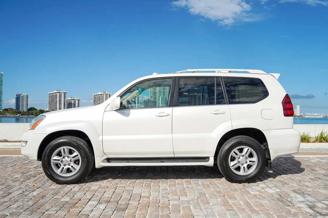 2004 Lexus GX 1st Gen - Image 13 of 31