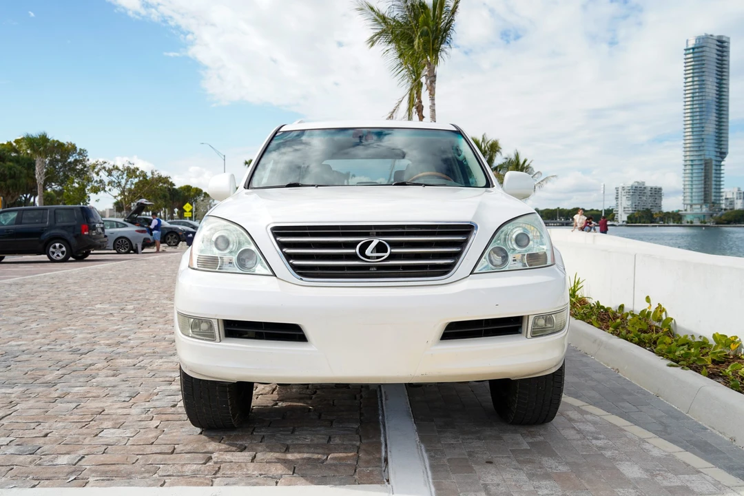 2004 Lexus GX 1st Gen - Image 5 of 31