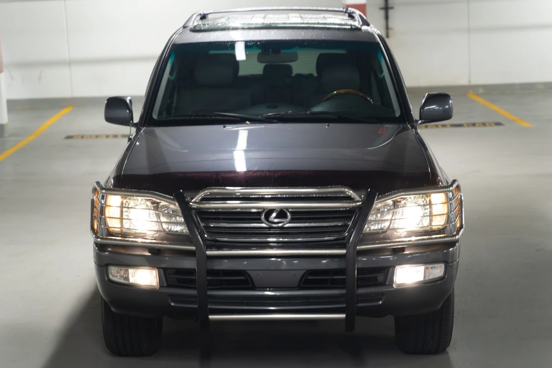 2004 Lexus LX 2nd Gen - Image 19 of 31