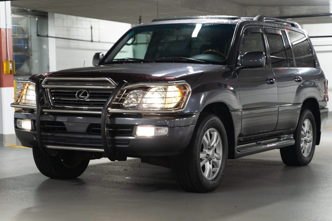 2004 Lexus LX 2nd Gen - Image 4 of 31