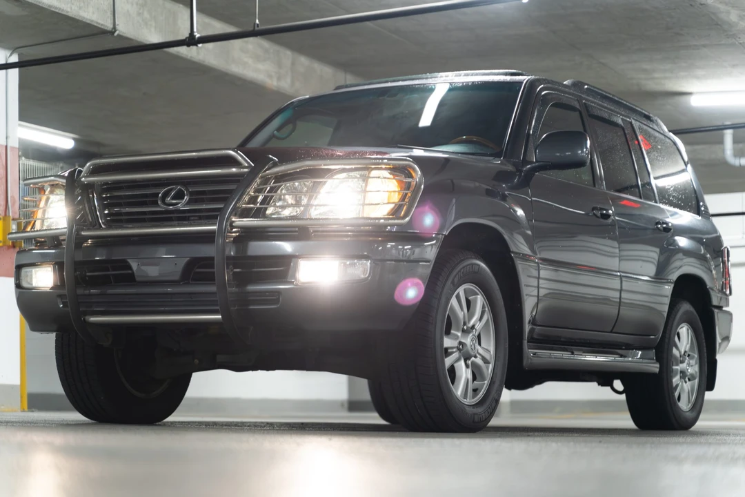 2004 Lexus LX 2nd Gen - Image 5 of 31