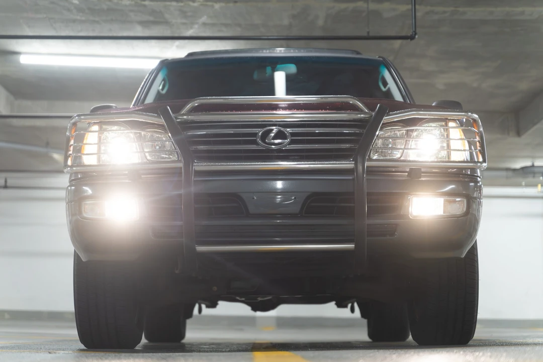 2004 Lexus LX 2nd Gen - Image 21 of 31