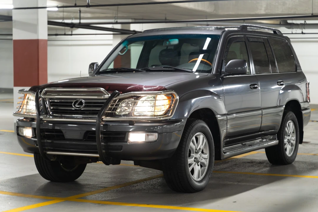 2004 Lexus LX 2nd Gen - Image 3 of 31