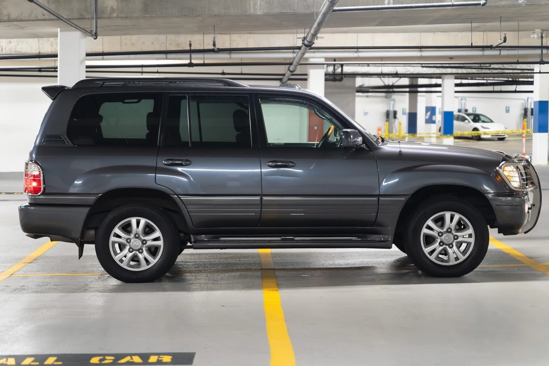 2004 Lexus LX 2nd Gen - Image 16 of 31