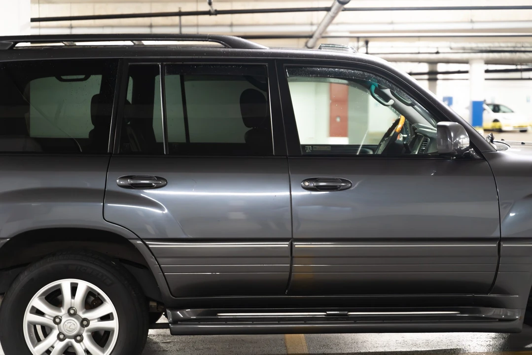 2004 Lexus LX 2nd Gen - Image 26 of 31