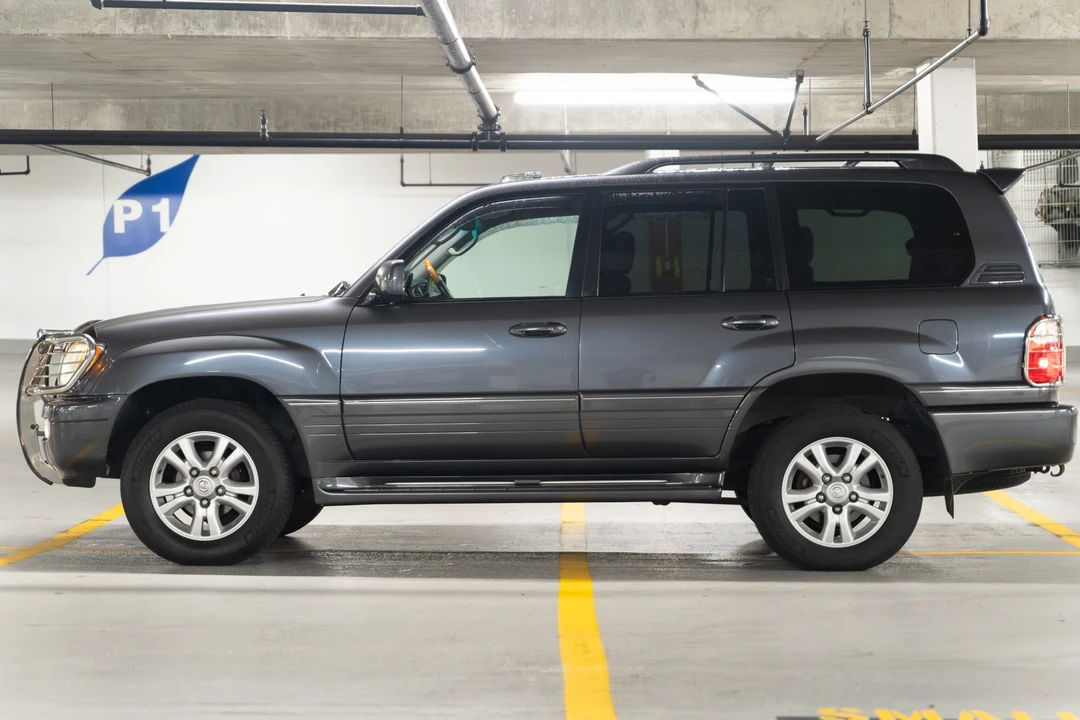 2004 Lexus LX 2nd Gen - Image 8 of 31