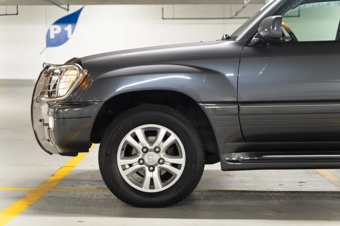 2004 Lexus LX 2nd Gen - Image 22 of 31