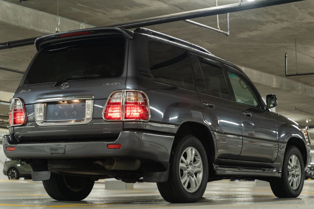 2004 Lexus LX 2nd Gen - Image 15 of 31