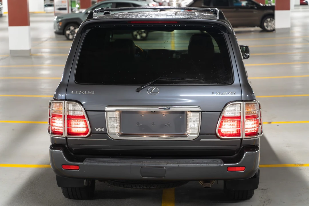 2004 Lexus LX 2nd Gen - Image 11 of 31