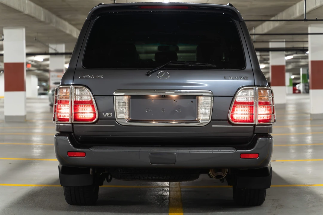 2004 Lexus LX 2nd Gen - Image 14 of 31