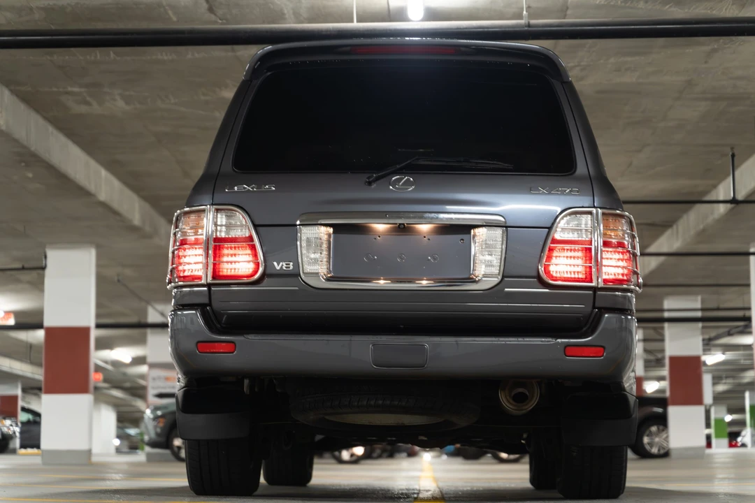 2004 Lexus LX 2nd Gen - Image 13 of 31