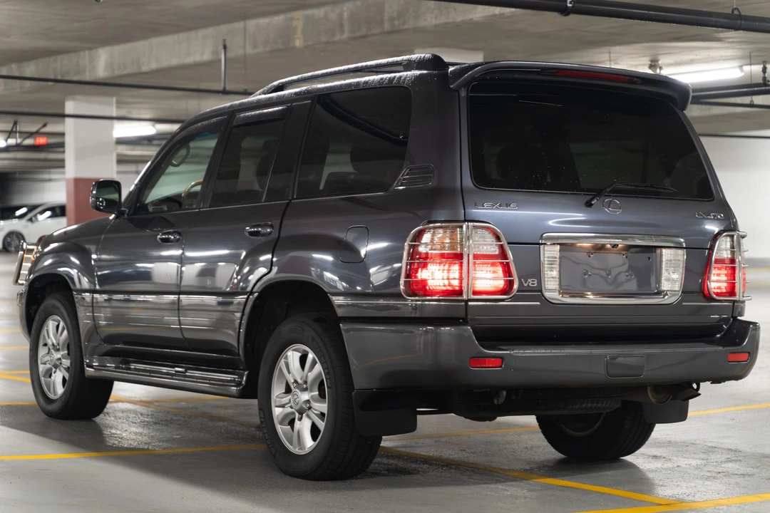 2004 Lexus LX 2nd Gen - Image 10 of 31
